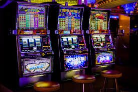 Casino Hold'em tutorial video on pisangbet88